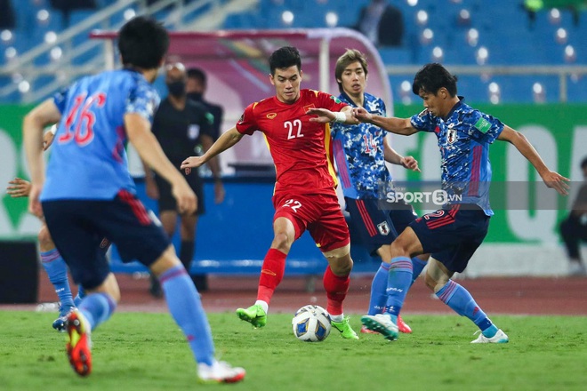 Chùm ảnh tuyển Việt Nam thi đấu lăn xả trước đội tuyển Nhật Bản - Ảnh 10.