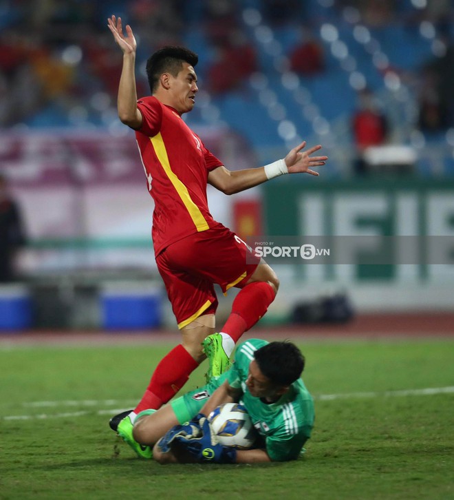 Chùm ảnh tuyển Việt Nam thi đấu lăn xả trước đội tuyển Nhật Bản - Ảnh 11.
