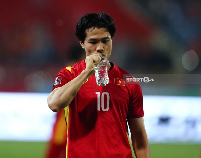 Chùm ảnh tuyển Việt Nam thi đấu lăn xả trước đội tuyển Nhật Bản - Ảnh 12.