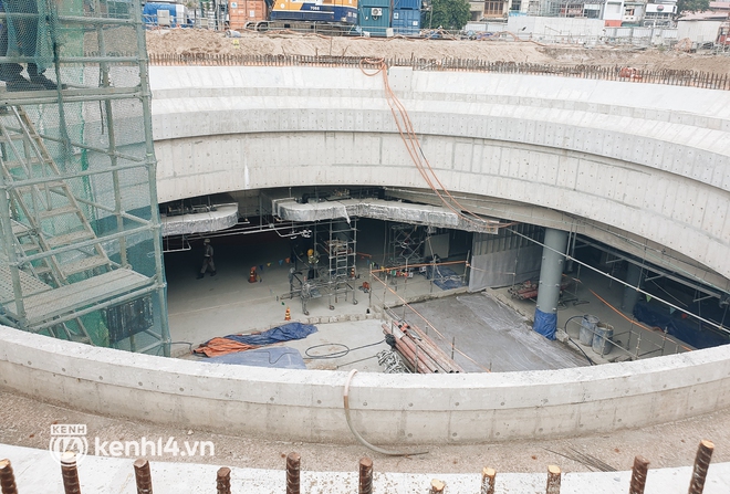 Chùm ảnh: Nhà ga trung tâm Bến Thành tuyến Metro ở Sài Gòn đã dần lộ diện sau 6 năm thi công - Ảnh 4.