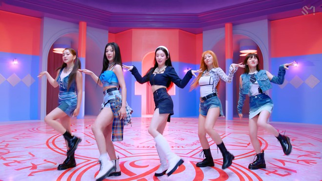 Nghe bài mới của TWICE mà tưởng đang collab cùng Red Velvet, 1 chi tiết trong MV cũng cực giống luôn? - Ảnh 8.