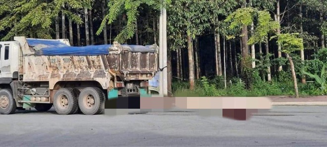 Cha ngã quỵ nhìn vợ con nằm gọn dưới bánh xe ben - Ảnh 2.