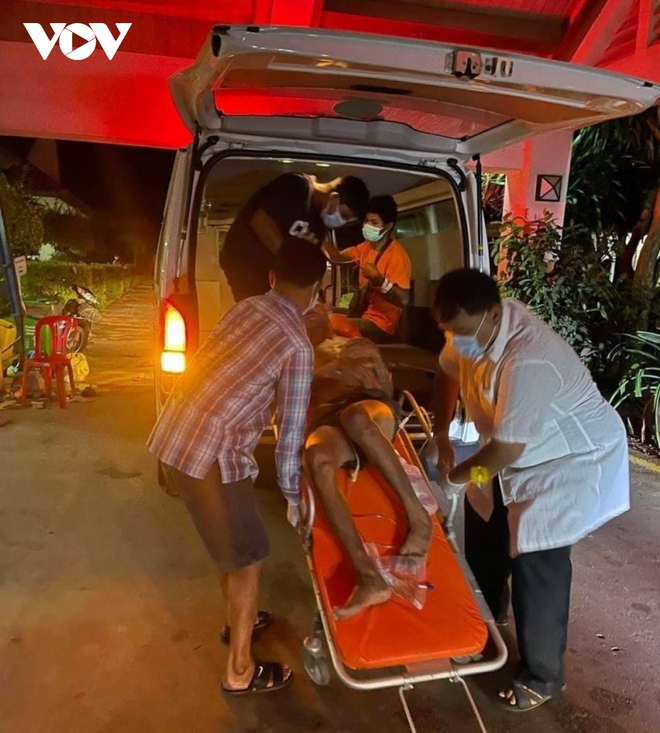 Campuchia: 7 người chết, 18 người nhập viện v&igrave; uống cồn pha với nước ngọt  - Ảnh 1.