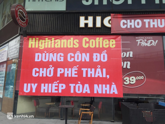 Vụ Highlands Coffee ở Hà Nội bị tố &quot;chây ì&quot; trả tiền thuê mặt bằng, đưa hàng chục nhân viên đến gây rối trật tự: Bảo vệ kể lại thời điểm xảy ra xô xát - Ảnh 2.