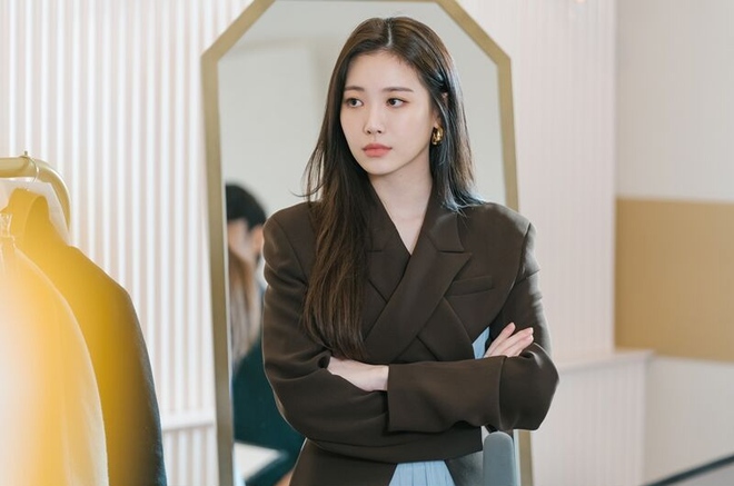 Now, We Are Breaking Up tập 2: Song Hye Kyo cưỡng h&ocirc;n Jang Ki Yong, chị l&agrave; bad girl tr&ecirc;u đ&ugrave;a trai trẻ đấy ư? - Ảnh 3.