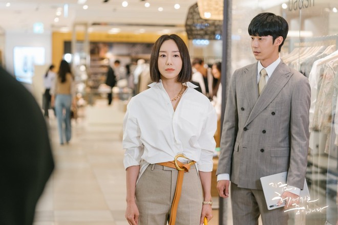 4 phim H&agrave;n về ng&agrave;nh thời trang, m&ecirc; v&aacute;y &aacute;o th&igrave; xem ngay kẻo lỡ: Bom tấn mới của Song Hye Kyo đẹp nhức n&aacute;ch lu&ocirc;n! - Ảnh 3.