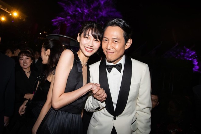 Lee Jung Jae (Squid Game) cuối c&ugrave;ng đ&atilde; tung ảnh với Jennie tại LACMA, giữa họ c&oacute; quan hệ g&igrave; m&agrave; l&agrave;m cả triệu người ph&aacute;t sốt? - Ảnh 3.