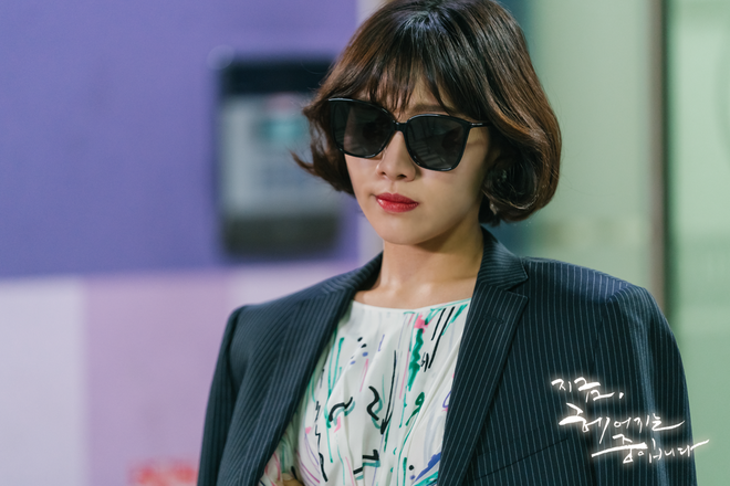 Giải ngố bùng binh quan hệ ở bom tấn của Song Hye Kyo: Tóm lại chị đẹp sẽ yêu đắm đuối em trai người yêu cũ? - Ảnh 7.