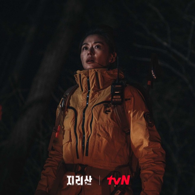 Rating phim của Song Hye Kyo và Jeon Ji Hyun cạnh tranh gay gắt, mợ chảnh giảm phong độ thấy rõ luôn - Ảnh 2. Rating phim của Song Hye Kyo và Jeon Ji Hyun cạnh tranh gay gắt, mợ chảnh giảm phong độ thấy rõ luôn - Ảnh 2.
