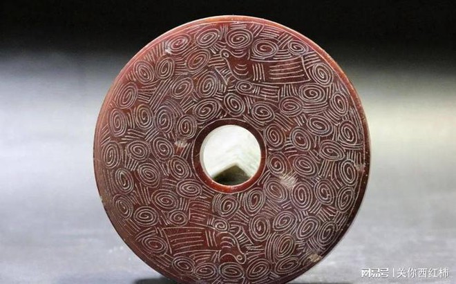 C&ocirc; g&aacute;i bị ch&ecirc; cười v&igrave; mang miếng ngọc rẻ tiền đi gi&aacute;m định, chuy&ecirc;n gia vừa nh&igrave;n liền ph&aacute;n gi&aacute; trị gấp 500.000 lần - Ảnh 1.