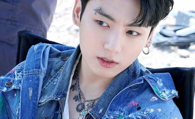 Điểm chung của Jungkook (BTS), Yuna (ITZY) và Karina (aespa): Hội visual hút fan nhưng đều vướng tranh cãi dao kéo - Ảnh 5.