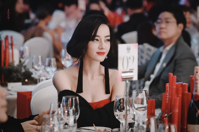 Bữa tiệc visual m&atilde;n nh&atilde;n đ&ecirc;m ELLE: Nhiệt Ba - Dương Mịch kinh diễm &ldquo;ngộp thở&rdquo;, Th&aacute;i Từ Kh&ocirc;n lu mờ v&igrave; đ&agrave;n em nam thần - Ảnh 4.