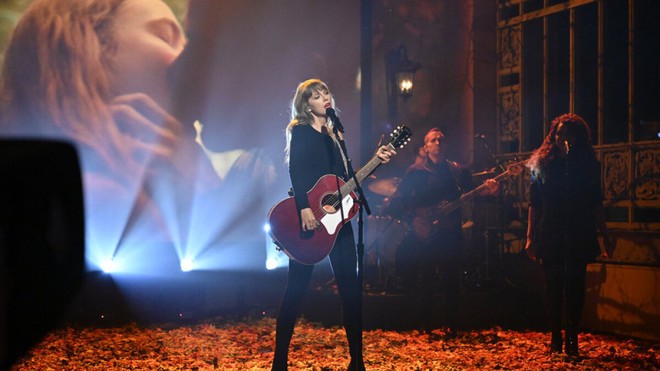 All Too Well (10 Minute version) - Taylor Swift trau chuốt hơn bao giờ hết nhưng không thể thay thế bản gốc trọn vẹn - Ảnh 5.