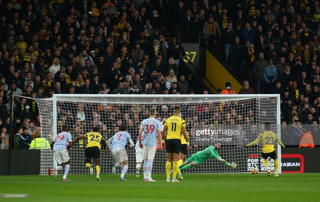 THẢM HỌA cho SOLSKJAER: Maguire tấu hài và ăn thẻ đỏ, MU đại bại 1-4 trước Watford - Ảnh 14.