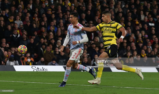 THẢM HỌA cho SOLSKJAER: Maguire tấu hài và ăn thẻ đỏ, MU đại bại 1-4 trước Watford - Ảnh 8.