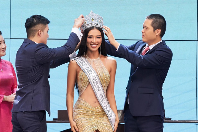 &Aacute; hậu Kim Duy&ecirc;n được trao vương miện, danh hiệu Hoa hậu của Kh&aacute;nh V&acirc;n bị ảnh hưởng ra sao? - Ảnh 3.