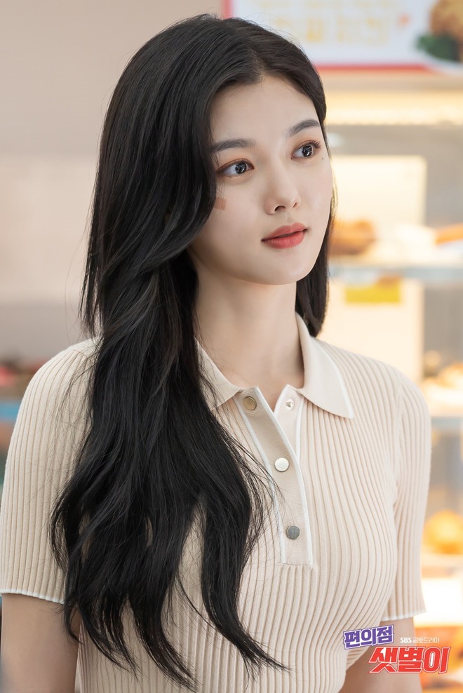 Phát sốt với mặt mộc xinh nức nở của Kim Yoo Jung ở hậu trường phim, visual thế này không hot mới lạ đó! - Ảnh 8.