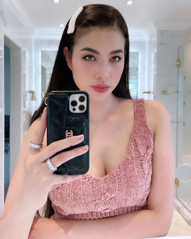Phạm Hương make-up khoe cận nhan sắc mẹ bỉm 2 con nhưng netizen chỉ dán mắt vào bộ loa o ép bức thở - Ảnh 3. Phạm Hương make-up khoe cận nhan sắc mẹ bỉm 2 con nhưng netizen chỉ dán mắt vào bộ loa o ép bức thở - Ảnh 3.