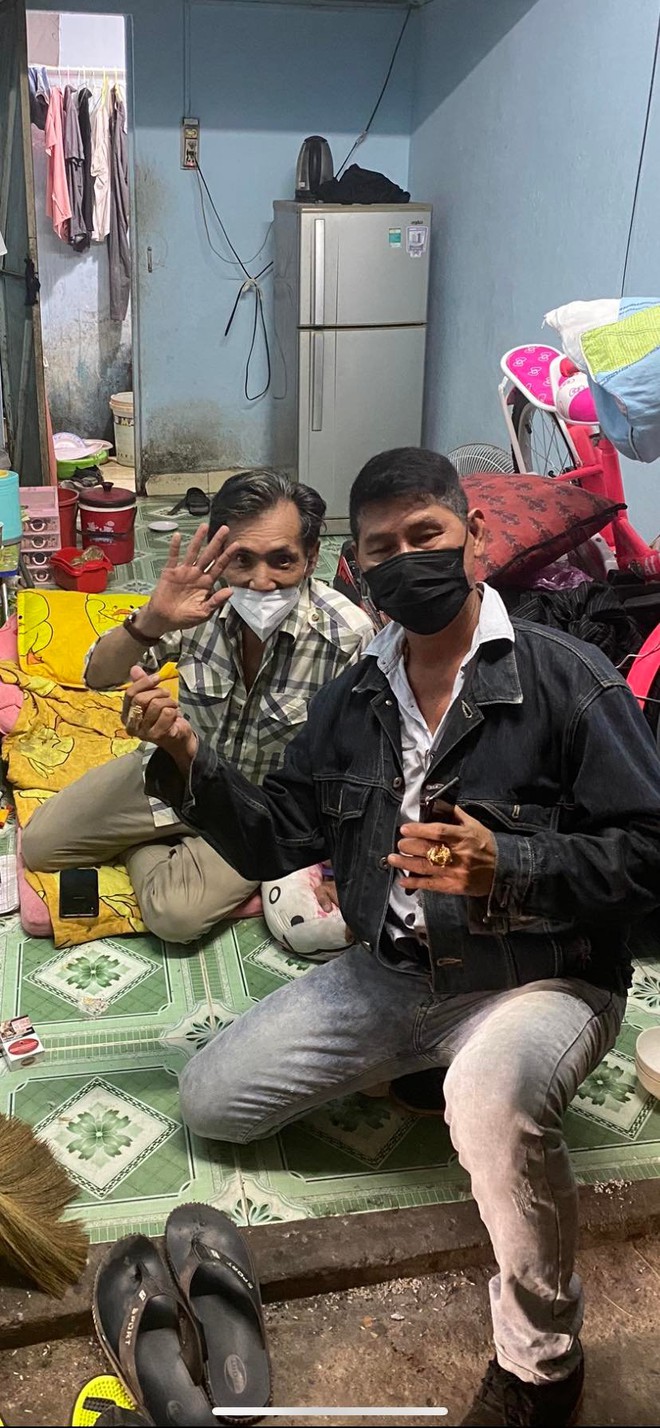 Mạnh thường quân nhận chăm sóc nghệ sĩ Thương Tín đến cuối đời: Ai cũng phê phán anh ấy, tội quá nên mình sẽ đi ngược lại với dư luận - Ảnh 2. Mạnh thường quân nhận chăm sóc nghệ sĩ Thương Tín đến cuối đời: Ai cũng phê phán anh ấy, tội quá nên mình sẽ đi ngược lại với dư luận - Ảnh 2.