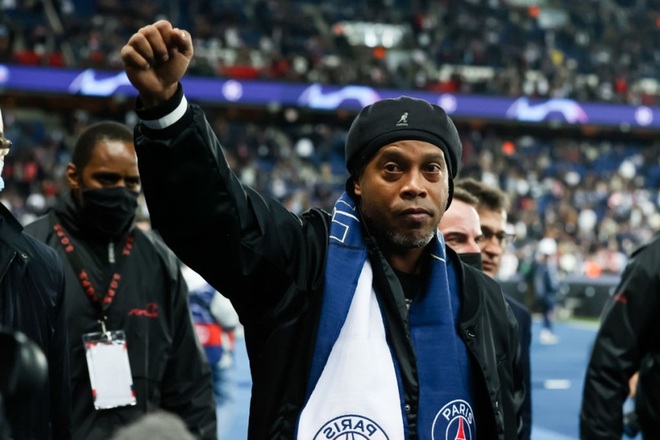 NÓNG: Ronaldinho đối mặt nguy cơ ngồi tù lần thứ 2 - Ảnh 1.
