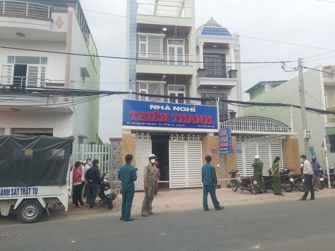 Nghi án chồng giết vợ trong nhà nghỉ rồi tự tử, bỏ lại con 5 tuổi - Ảnh 2.