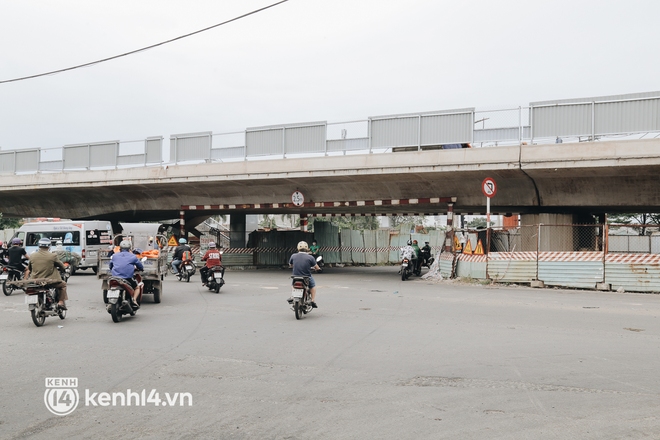 Công trình giao thông đầu tiên hoàn thành sau giãn cách xã hội ở Sài Gòn: Nhánh đầu tiên của cầu Bưng, trị giá hơn 500 tỉ đồng - Ảnh 2.