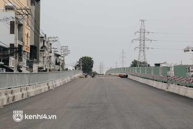Công trình giao thông đầu tiên hoàn thành sau giãn cách xã hội ở Sài Gòn: Nhánh đầu tiên của cầu Bưng, trị giá hơn 500 tỉ đồng - Ảnh 6.