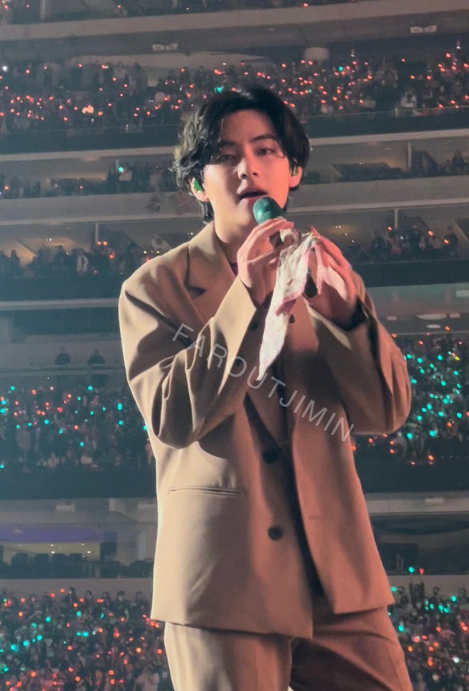 Loạt ảnh chụp bằng camera thường của BTS tại concert: Visual ngo&agrave;i đời c&oacute; long lanh như tr&ecirc;n m&agrave;n ảnh? - Ảnh 7.