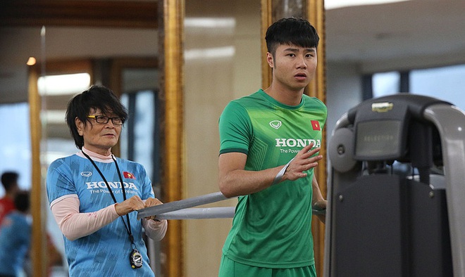 Hội tuyển thủ Việt Nam cổ vũ Văn Toản trước ca mổ: Tuấn Anh s&acirc;u sắc, Đ&igrave;nh Trọng lầy lội - Ảnh 2.