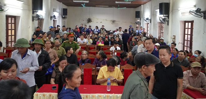 Cứu trợ lũ lụt của ca sĩ Thủy Tiên ở Nghệ An: Tìm thấy 30,5 triệu đồng ngoài danh sách - Ảnh 2.