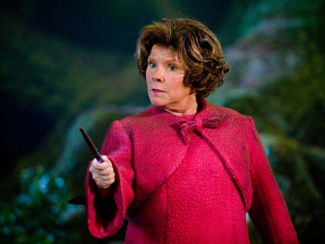 6 bí mật sốc óc về Harry Potter không có trên phim: Mụ Umbridge che giấu quá khứ động trời, có couple đẹp xỉu sau này phải chia tay! - Ảnh 7.