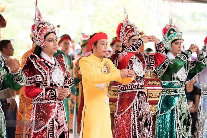 Tôi chưa đến Nhà thờ Tổ của Hoài Linh bao giờ, tôi thấy nó kỳ kỳ, Tổ thì Tổ chung hết mà bây giờ đến nhà đó giống như Hoài Linh là Tổ - Ảnh 3.