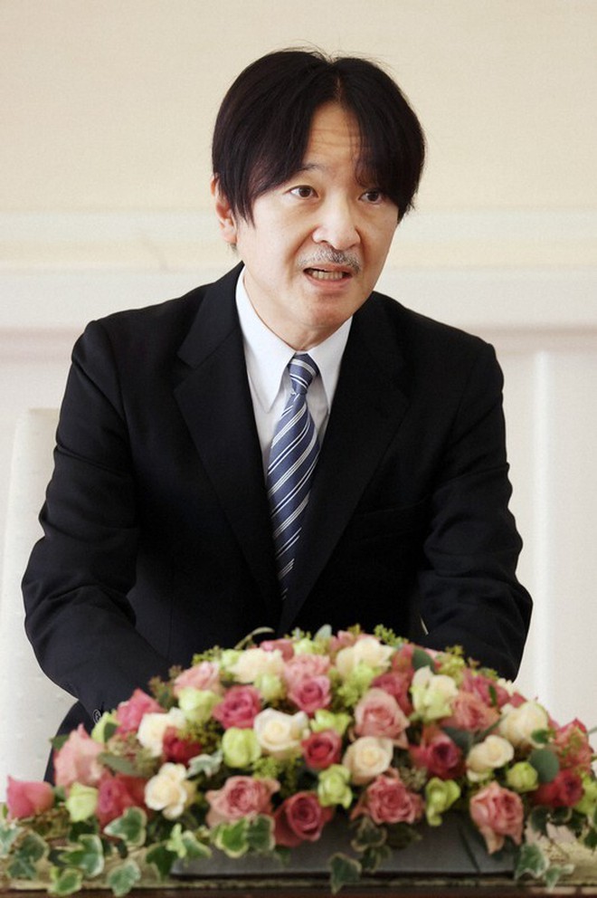 Cha đẻ cựu Công chúa Nhật công khai thừa nhận ép con gái không được làm đám cưới, thẳng mặt lên tiếng chỉ trích chàng rể thường dân - Ảnh 3.