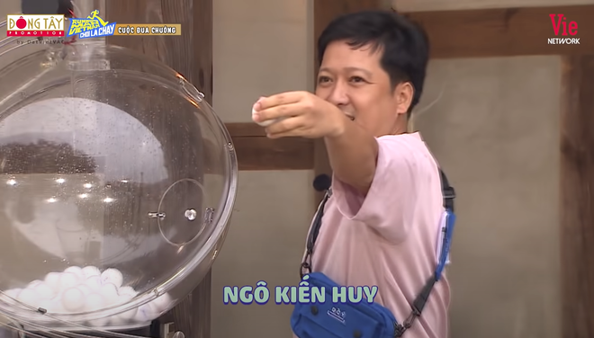 Thúy Ngân được mệnh danh là đôi tay vàng trong làng tìm đồ của Running Man nhưng hay không bằng hên! - Ảnh 8.