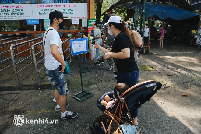 Ngày đầu Thảo Cầm Viên Sài Gòn mở cửa sau 6 tháng tạm dừng vì dịch, người dân háo hức mua vé ghé thăm bầy thú - Ảnh 3.