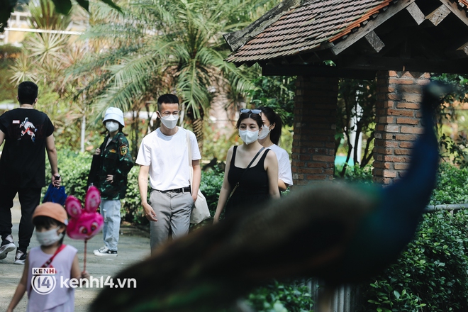 Ngày đầu Thảo Cầm Viên Sài Gòn mở cửa sau 6 tháng tạm dừng vì dịch, người dân háo hức mua vé ghé thăm bầy thú - Ảnh 8.