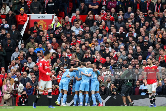 Ronaldo &quot;hết phép&quot;, MU thua tâm phục khẩu phục trước đại kình địch Man City ngay tại Old Trafford - Ảnh 10.