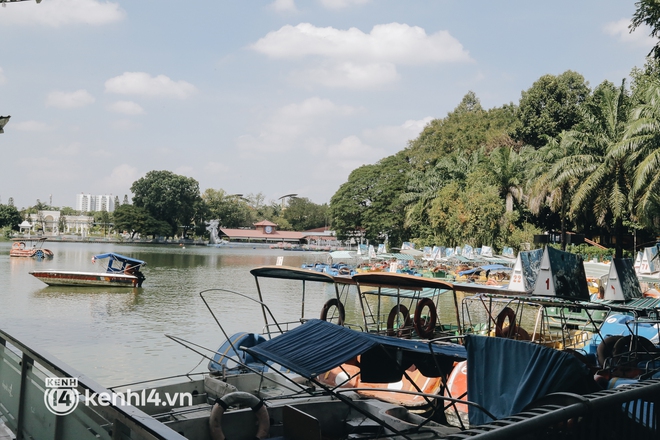 Hình ảnh bất ngờ tại Đầm Sen trong ngày đầu mở cửa đón khách trở lại sau nhiều tháng nghỉ dịch - Ảnh 13.