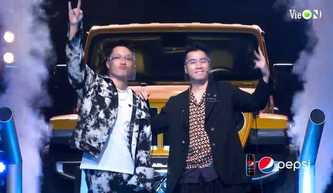 Rap Việt mùa 2 tập nào cũng có soái ca nhưng xét về “tài sắc vẹn toàn” thì chỉ có mỗi chiến binh 5000 máu này - Ảnh 21.