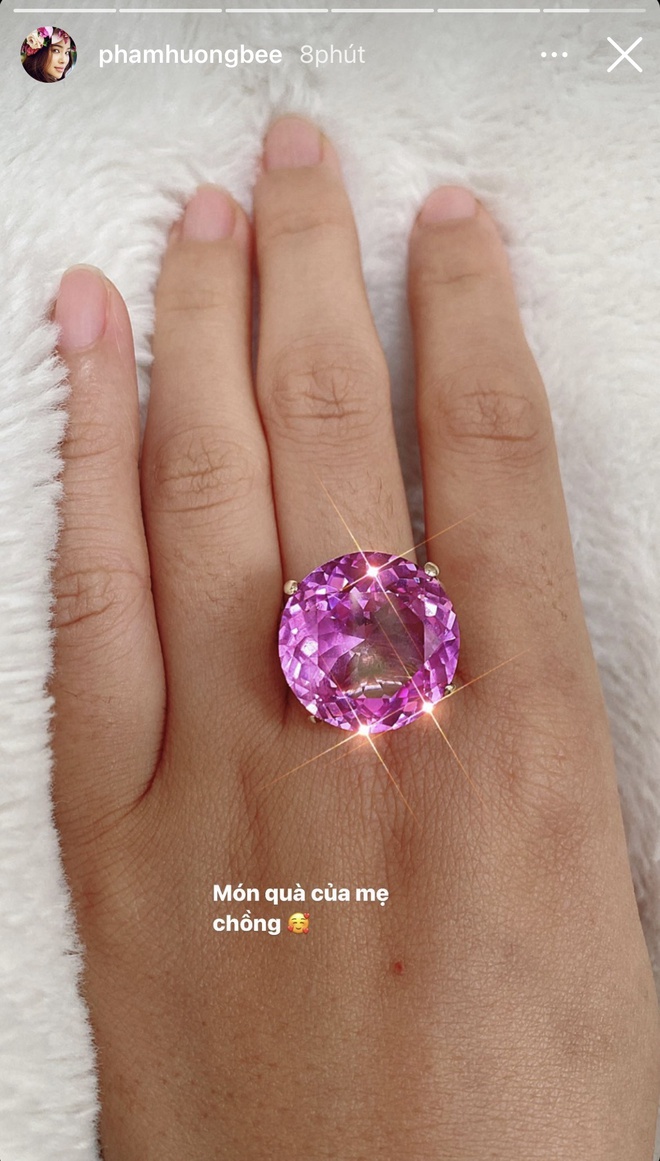 Phạm Hương khoe nhẫn si&ecirc;u khủng từ 1 người đặc biệt, ho&aacute; ra kh&ocirc;ng phải chồng đại gia m&agrave; l&agrave; nh&acirc;n vật c&aacute;c n&agrave;ng d&acirc;u đều sợ? - Ảnh 2.