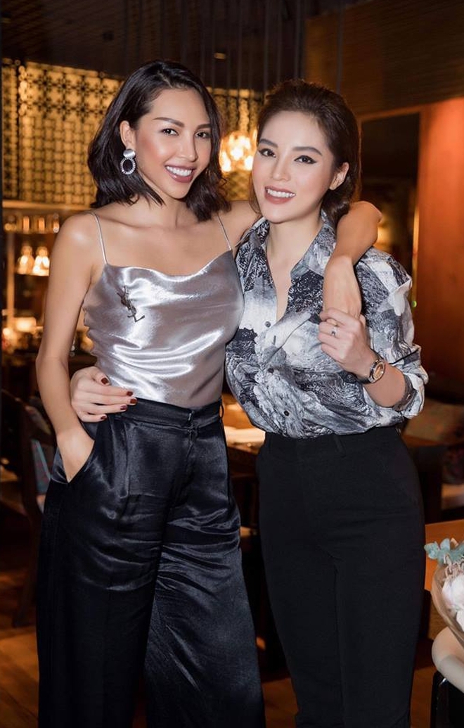 Kỳ Duyên - Minh Triệu tung bộ ảnh đôi ôm ấp sát rạt tựa bìa tạp chí, "thuyền" cuối cùng cũng đã về bến? - Ảnh 7. Kỳ Duyên - Minh Triệu tung bộ ảnh đôi ôm ấp sát rạt tựa bìa tạp chí, "thuyền" cuối cùng cũng đã về bến? - Ảnh 7.