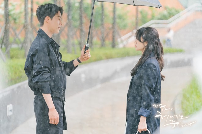 Ph&aacute;t sốt với thời trang của Song Hye Kyo ở phim mới: Vừa đẹp vừa sang lại gi&uacute;p chị trẻ ra cả chục tuổi - Ảnh 7.