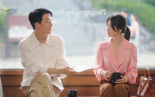Ph&aacute;t sốt với thời trang của Song Hye Kyo ở phim mới: Vừa đẹp vừa sang lại gi&uacute;p chị trẻ ra cả chục tuổi - Ảnh 8.