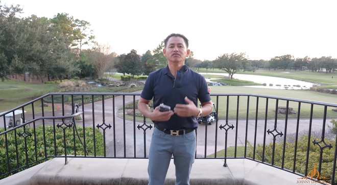 Johnny Đặng đầu tư MV dài hơn 25 phút để “bóc phốt” ngược Khoa Pug, vô tình lộ chuyện đã lên kịch bản từ trước? - Ảnh 3. Johnny Đặng đầu tư MV dài hơn 25 phút để “bóc phốt” ngược Khoa Pug, vô tình lộ chuyện đã lên kịch bản từ trước? - Ảnh 3.