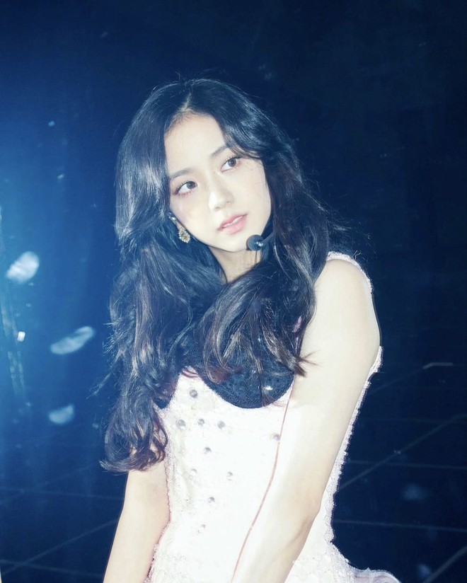 Fan đồng loạt đào lại bức ảnh pre-debut của Jisoo (BLACKPINK): Chuyện gì đã xảy ra? - Ảnh 12.