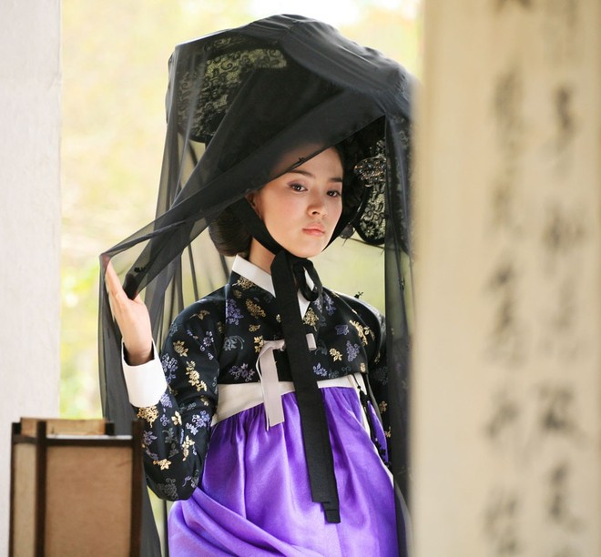 Xem xong 3 phim này hết dám nói Song Hye Kyo một màu: Làm kỹ nữ còn chưa sốc bằng loạt cảnh nóng bị cấm chiếu - Ảnh 1.