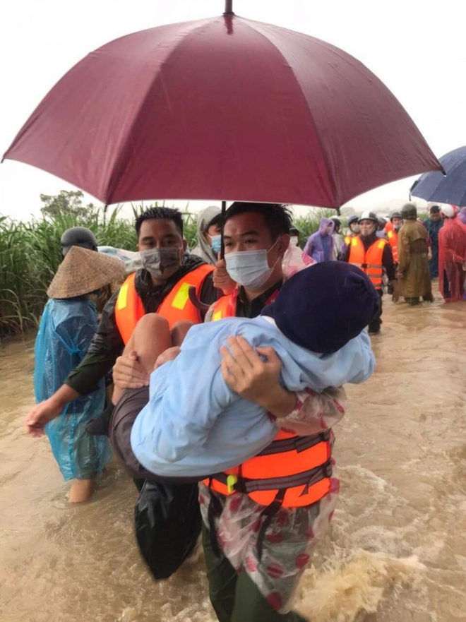 Mưa lớn gây ngập lụt nặng, Phú Yên sơ tán hơn 11.000 người dân - Ảnh 7.