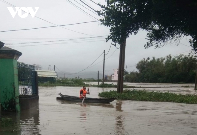 Mưa lớn gây ngập lụt nặng, Phú Yên sơ tán hơn 11.000 người dân - Ảnh 8.