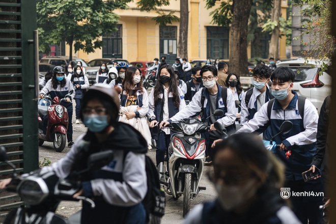 Học sinh Hà Nội sau 1 tuần đi học trở lại: Thích đến trường gặp bạn bè, nhưng nếu có thi trực tiếp thì... thôi rồi - Ảnh 7.