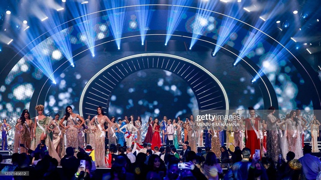 Zoom cận Kim Duyên trong đêm bán kết Miss Universe: Nhan sắc và thần thái đỉnh, cơ hội nào cho vị trí trong Top 5? - Ảnh 9.